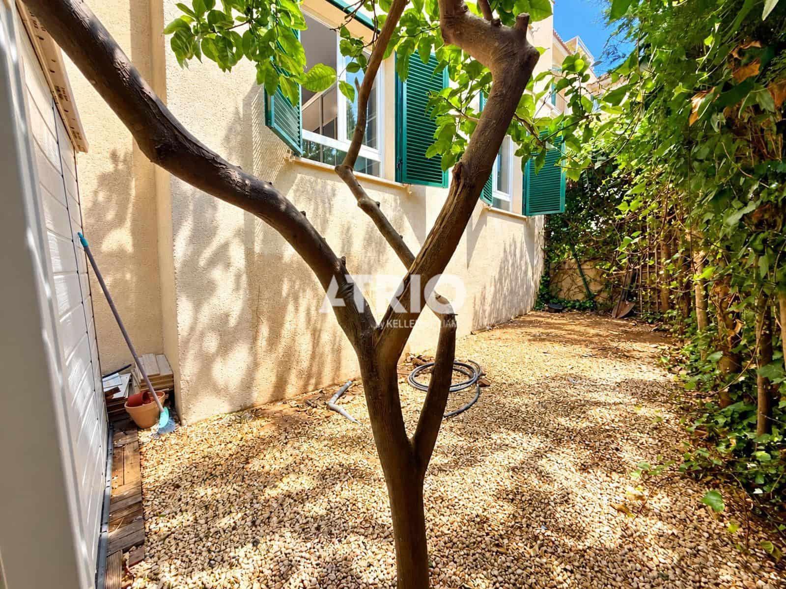 3 bedroom Flat for sale in Bendinat with pool garage - € 870,000 (Ref: 10048012)