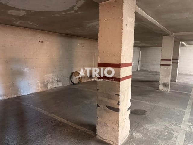 Autotalli myytävänä paikassa Burgos kaupunki - 9 500 € (Ref: 10165391)
