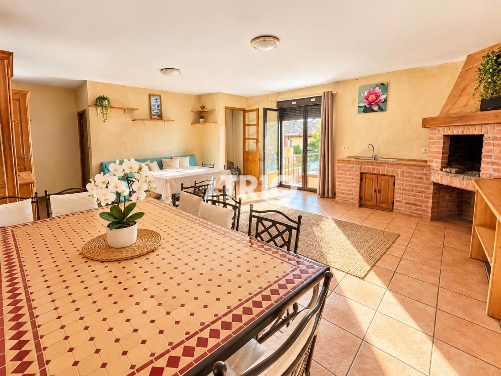 5 bedroom Townhouse for sale in Castrojeriz with garage - € 230,000 (Ref: 10167942)