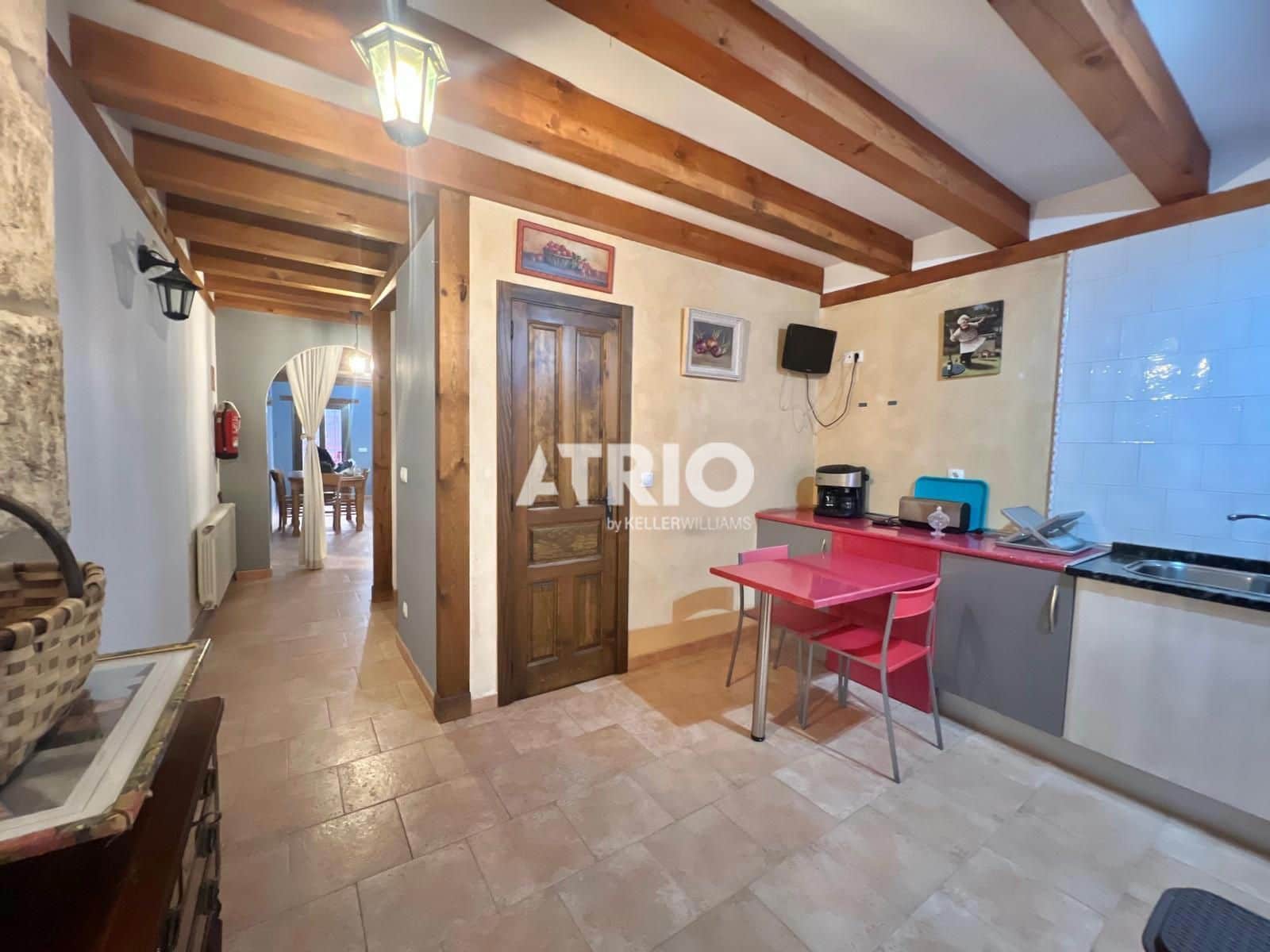 5 bedroom Townhouse for sale in Castrojeriz with garage - € 230,000 (Ref: 10167942)