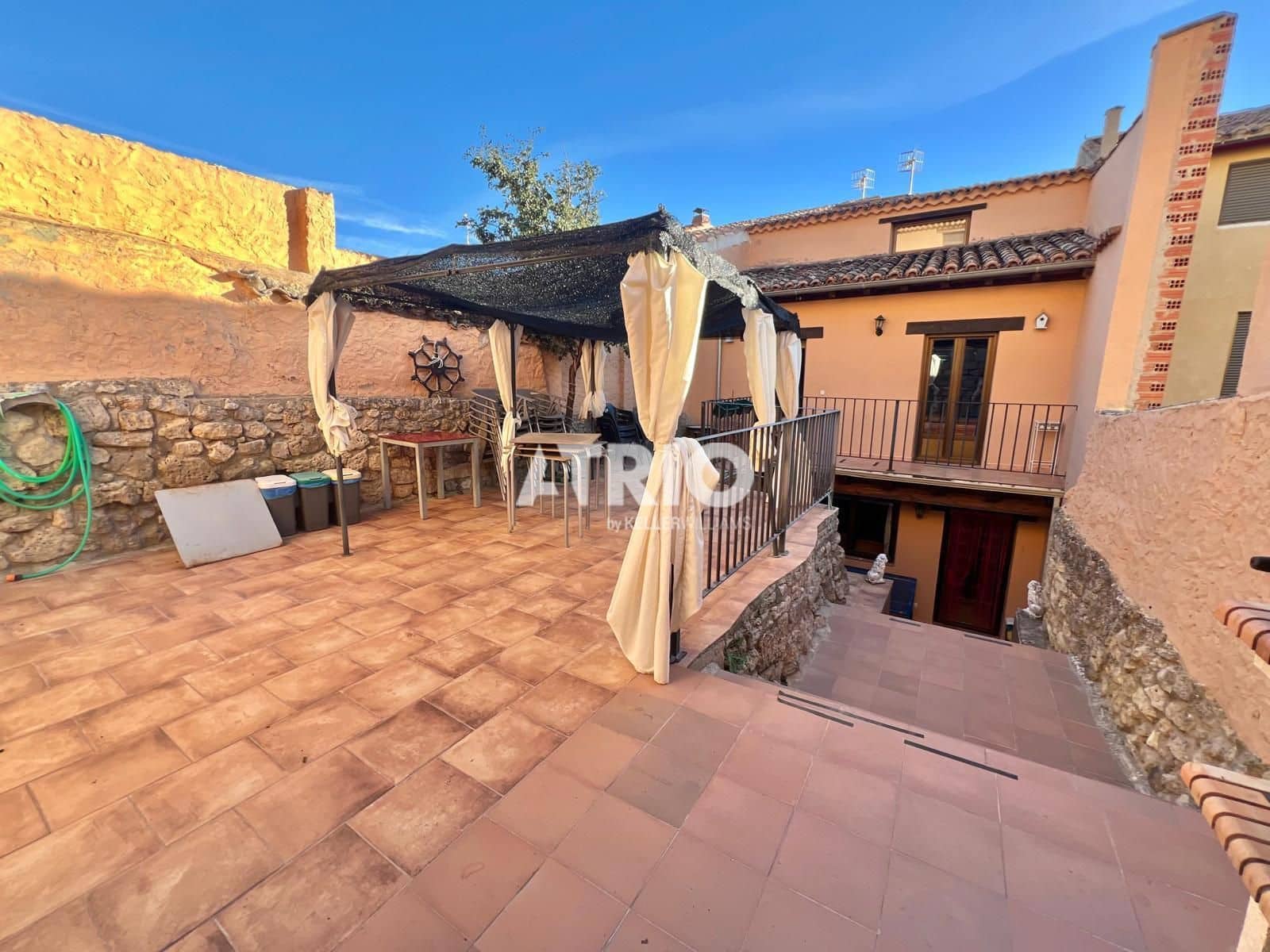 5 bedroom Townhouse for sale in Castrojeriz with garage - € 230,000 (Ref: 10167942)