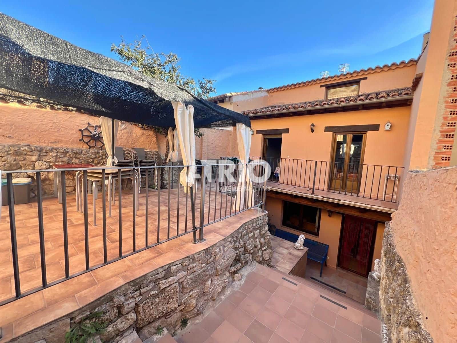 5 bedroom Townhouse for sale in Castrojeriz with garage - € 230,000 (Ref: 10167942)
