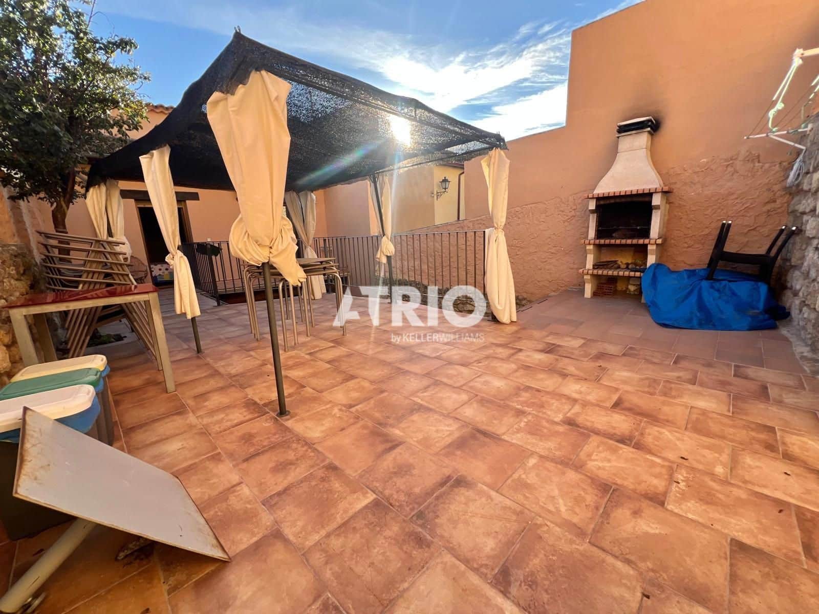 5 bedroom Townhouse for sale in Castrojeriz with garage - € 230,000 (Ref: 10167942)