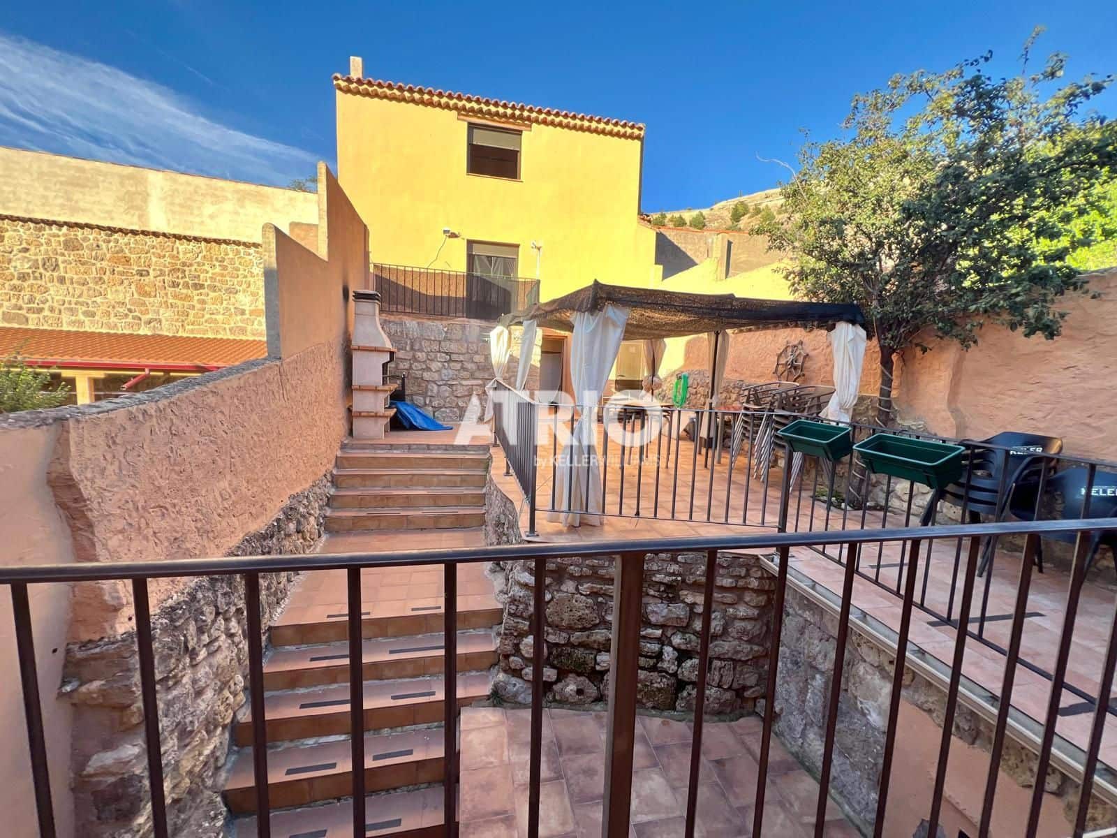 5 bedroom Townhouse for sale in Castrojeriz with garage - € 230,000 (Ref: 10167942)