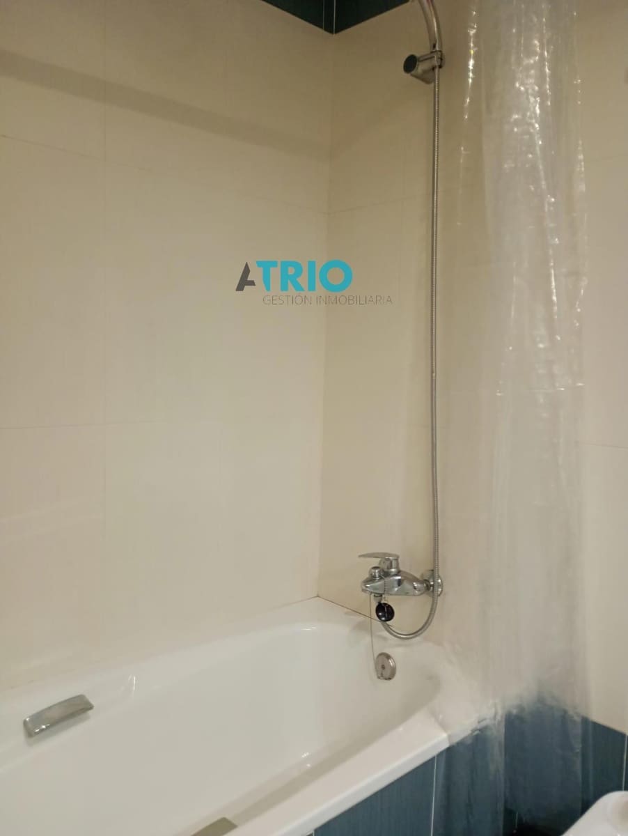 2 soverom Leilighet til leie i Burgos by med garasje - € 700 (Ref: 7741652)