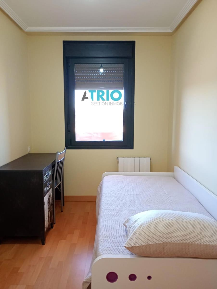2 soverom Leilighet til leie i Burgos by med garasje - € 700 (Ref: 7741652)