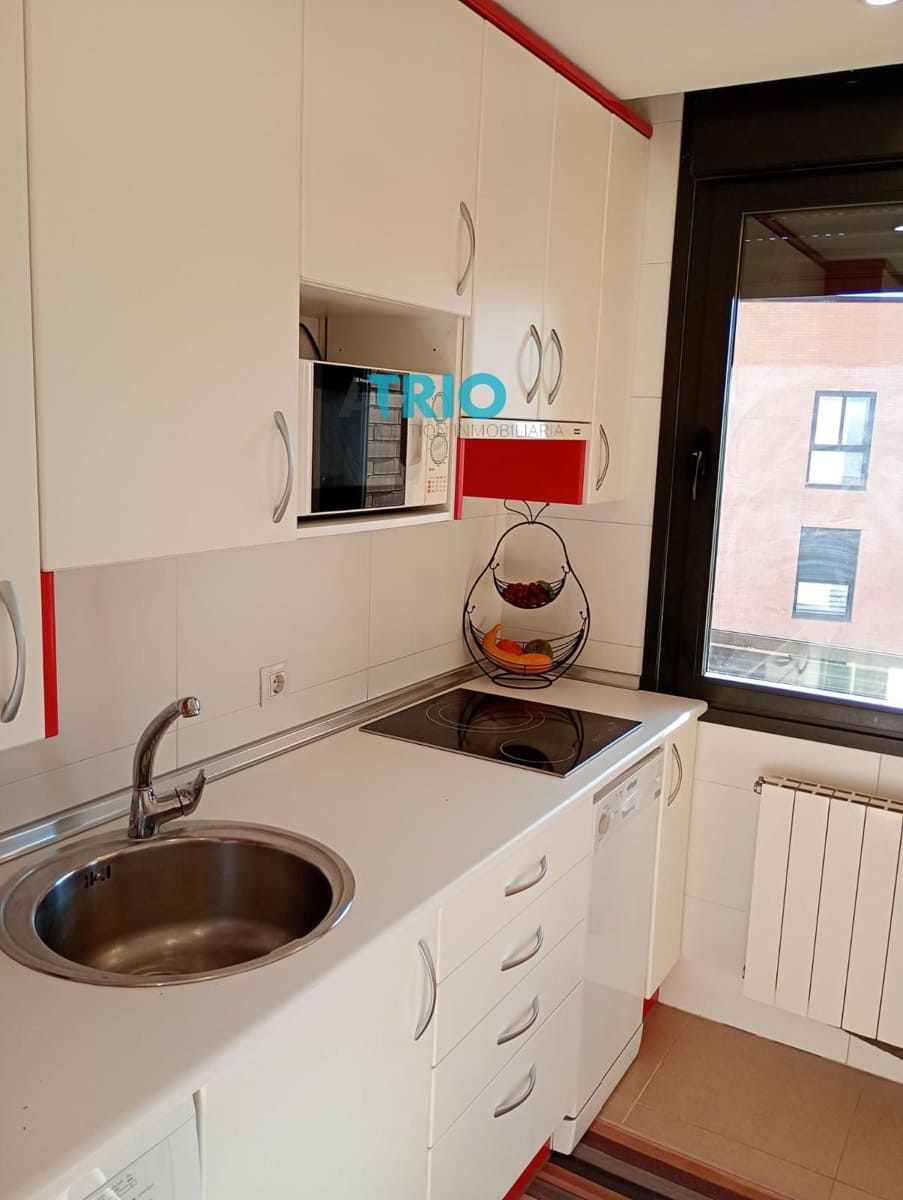 2 soverom Leilighet til leie i Burgos by med garasje - € 700 (Ref: 7741652)