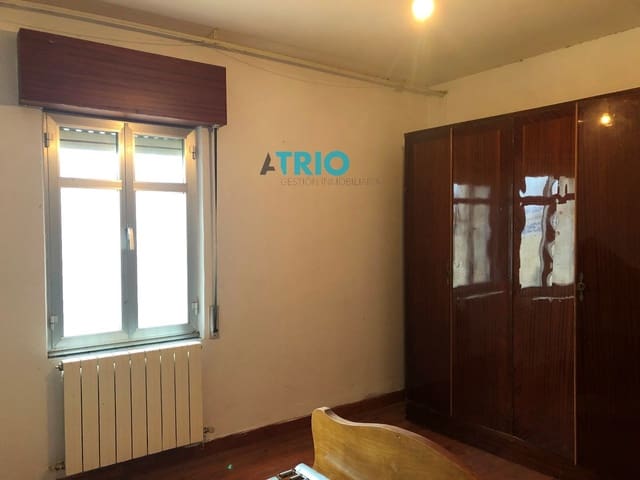 4 bedroom Villa for sale in Villadiego with garage - € 50,000 (Ref: 8026941)