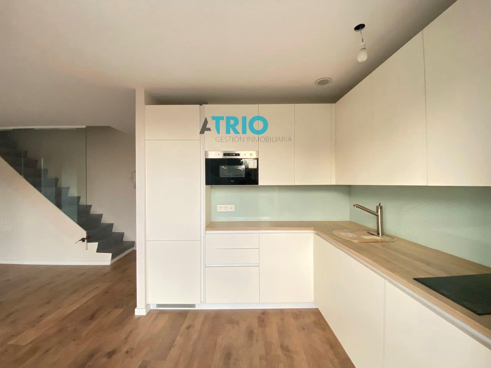 2 bedroom Flat for rent in Burgos city with garage - € 850 (Ref: 8201702)