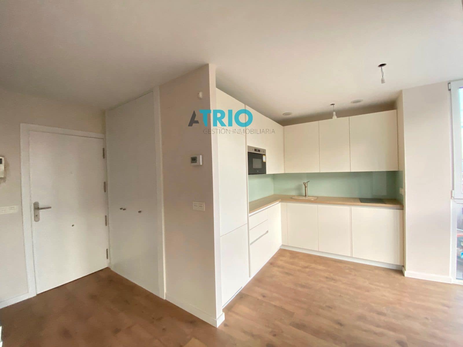 2 bedroom Flat for rent in Burgos city with garage - € 850 (Ref: 8201702)