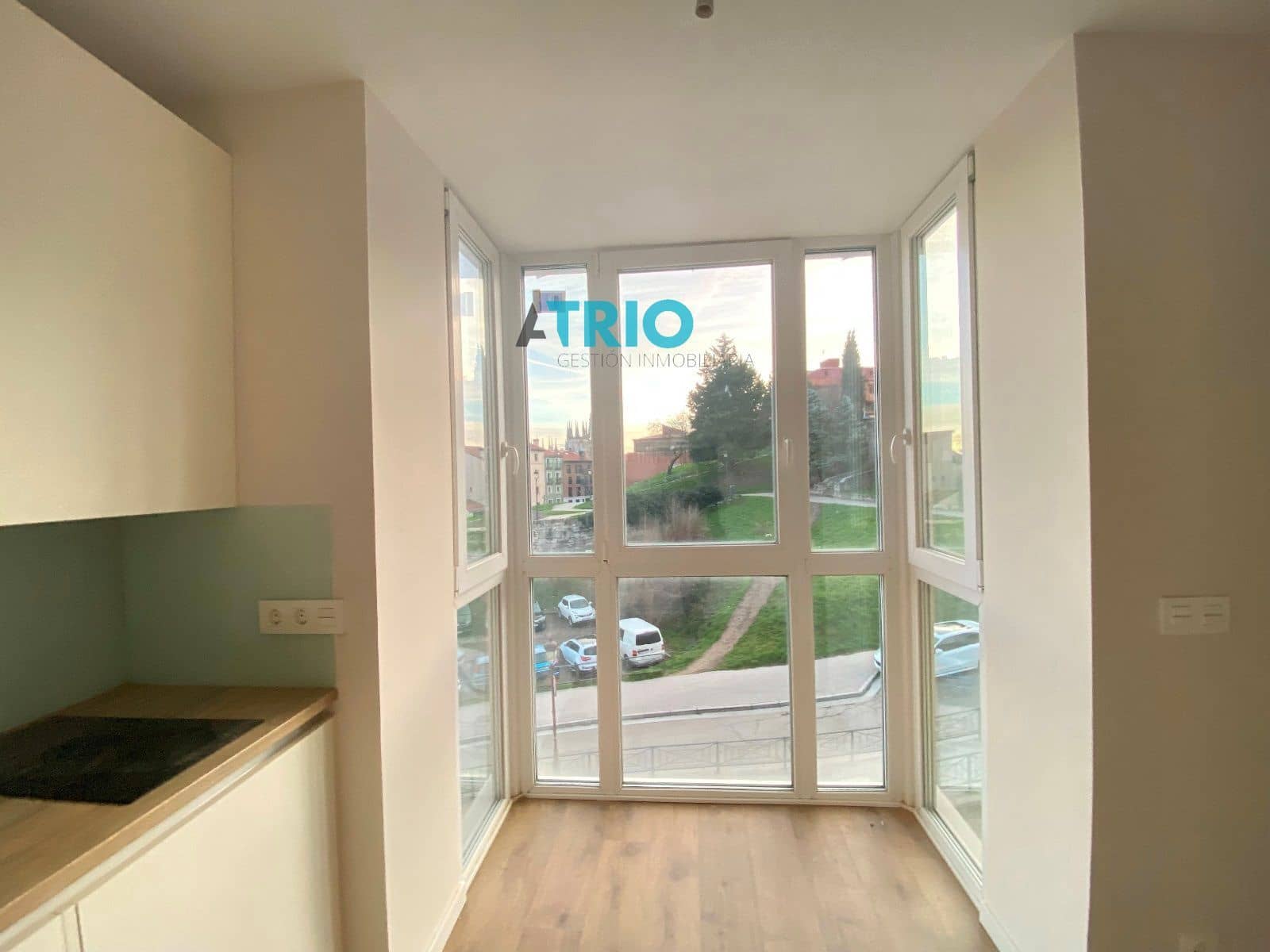 2 bedroom Flat for rent in Burgos city with garage - € 850 (Ref: 8201702)