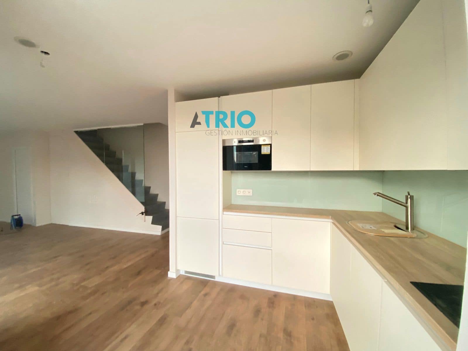 2 bedroom Flat for rent in Burgos city with garage - € 850 (Ref: 8201702)