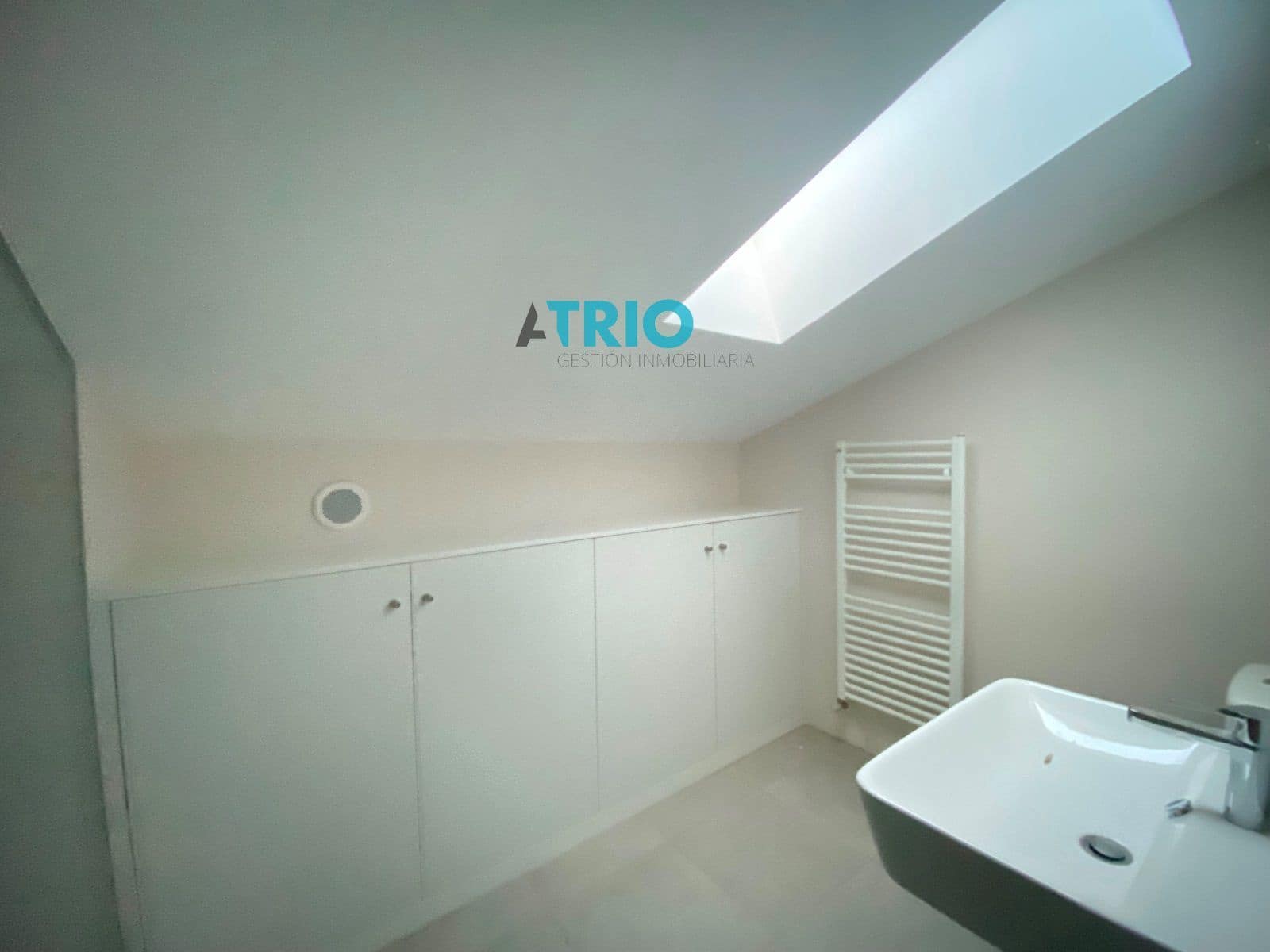 2 bedroom Flat for rent in Burgos city with garage - € 850 (Ref: 8201702)