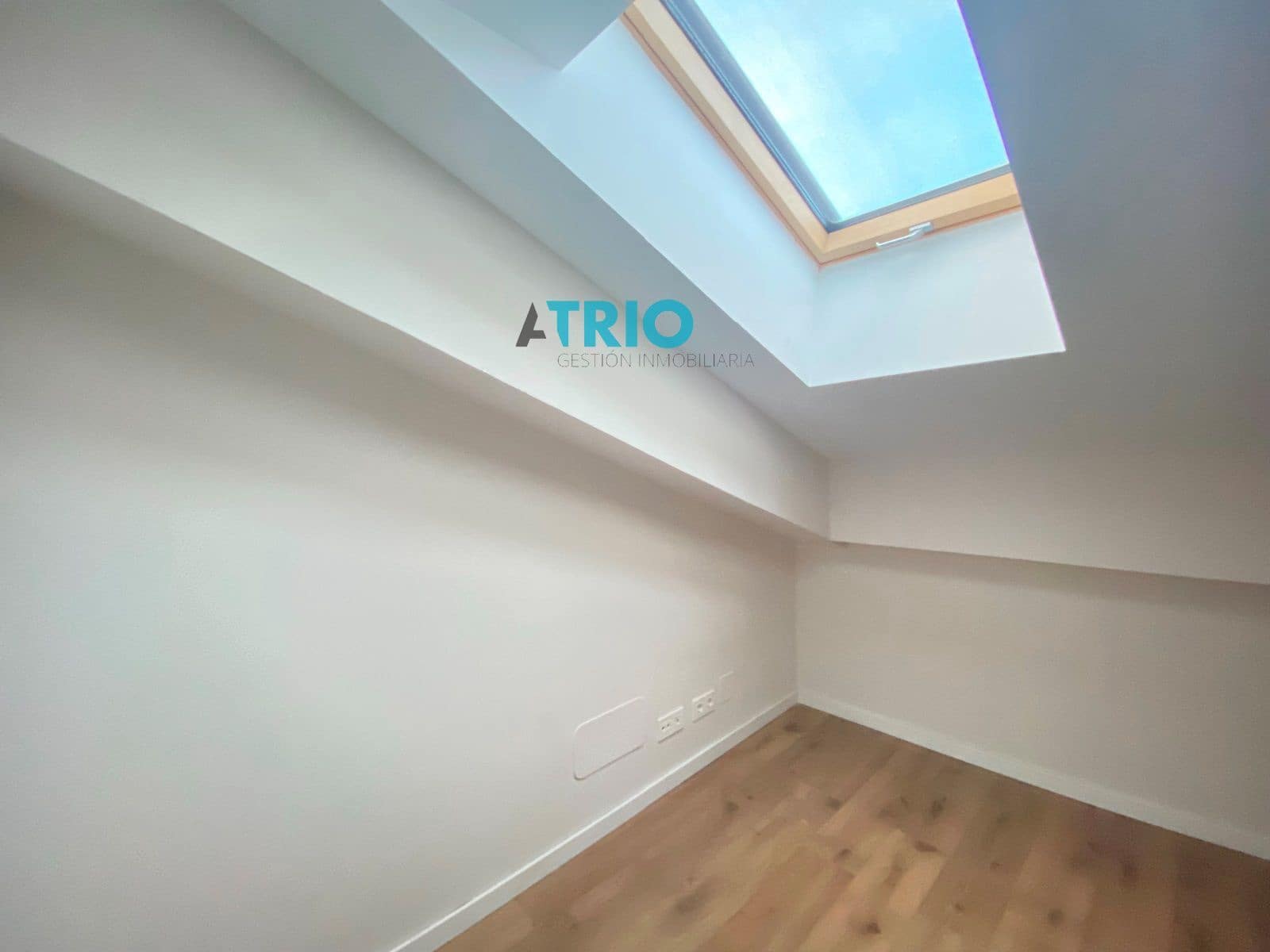 2 bedroom Flat for rent in Burgos city with garage - € 850 (Ref: 8201702)