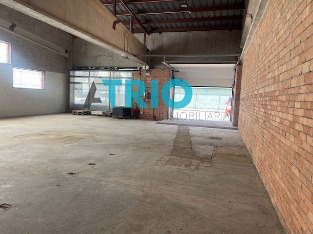 Erhverv til leje i Burgos by med garage - € 700 (Ref: 8222485)