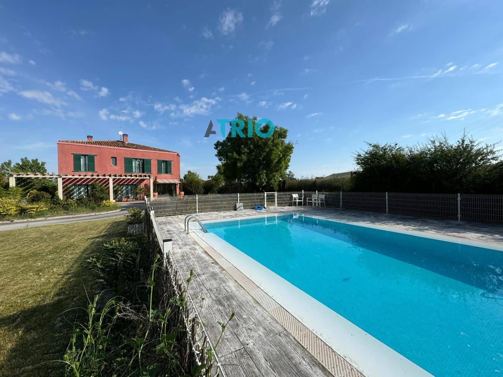 8 bedroom Villa for sale in Villanueva de Argano with pool garage - € 650,000 (Ref: 8349713)