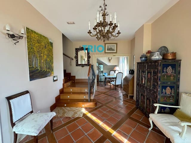 8 bedroom Villa for sale in Villanueva de Argaño with pool garage - € 650,000 (Ref: 8349713)