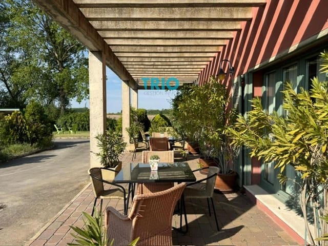 8 bedroom Villa for sale in Villanueva de Argaño with pool garage - € 650,000 (Ref: 8349713)