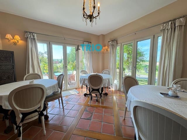 8 bedroom Villa for sale in Villanueva de Argaño with pool garage - € 650,000 (Ref: 8349713)