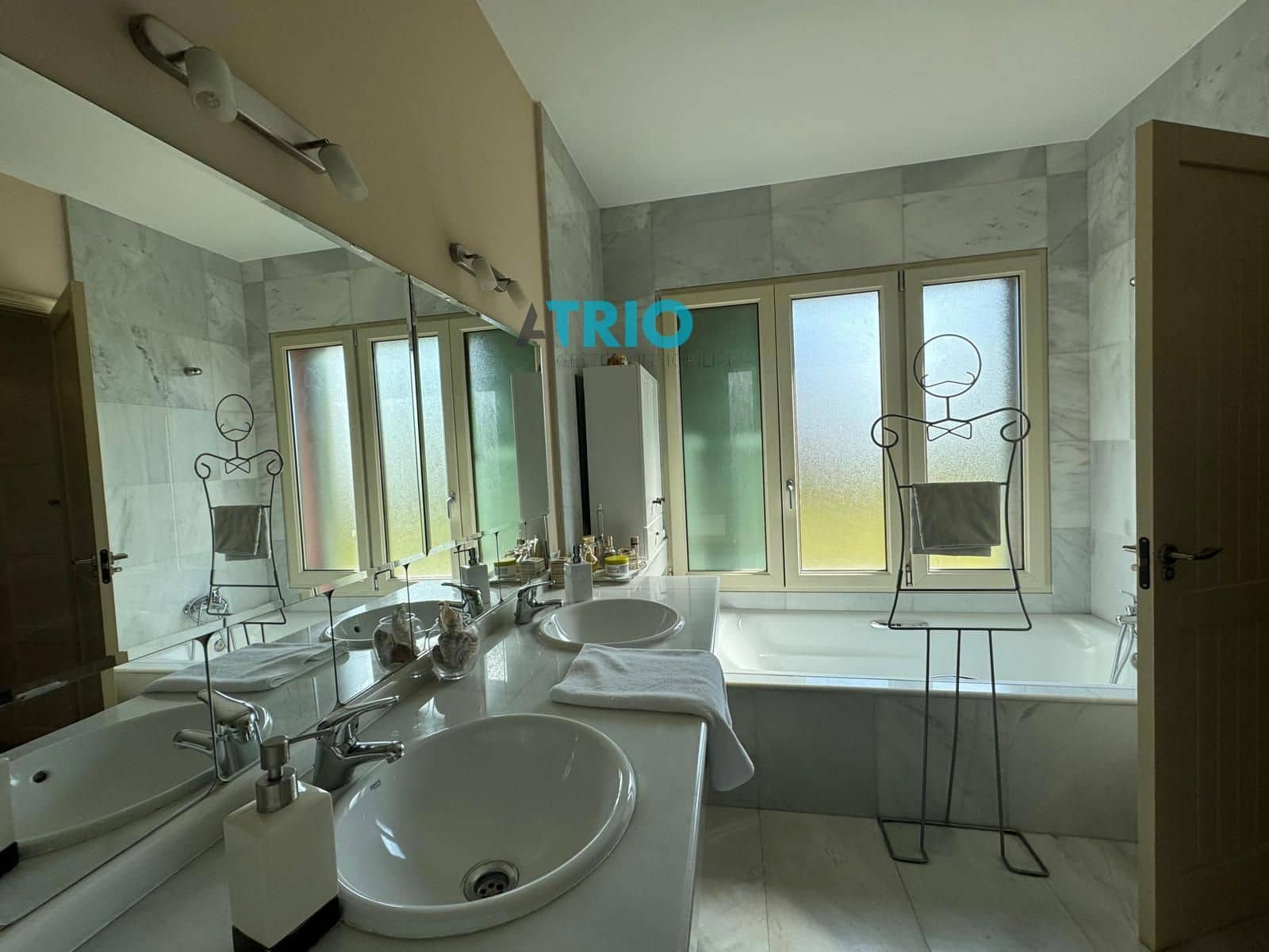 8 bedroom Villa for sale in Villanueva de Argano with pool garage - € 650,000 (Ref: 8349713)