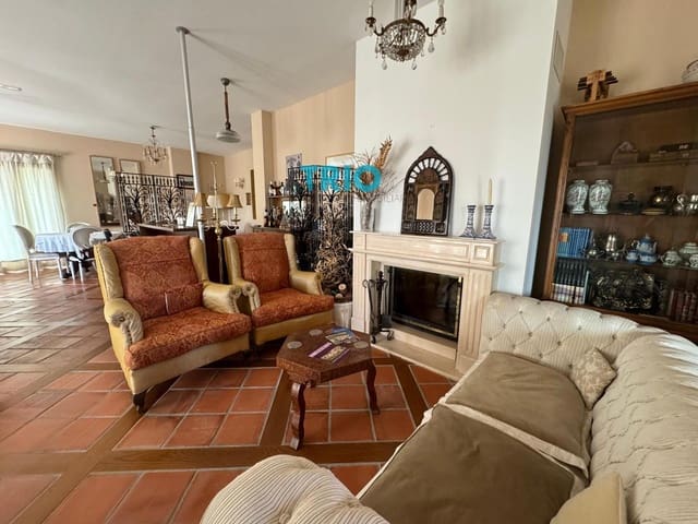 8 bedroom Villa for sale in Villanueva de Argaño with pool garage - € 650,000 (Ref: 8349713)