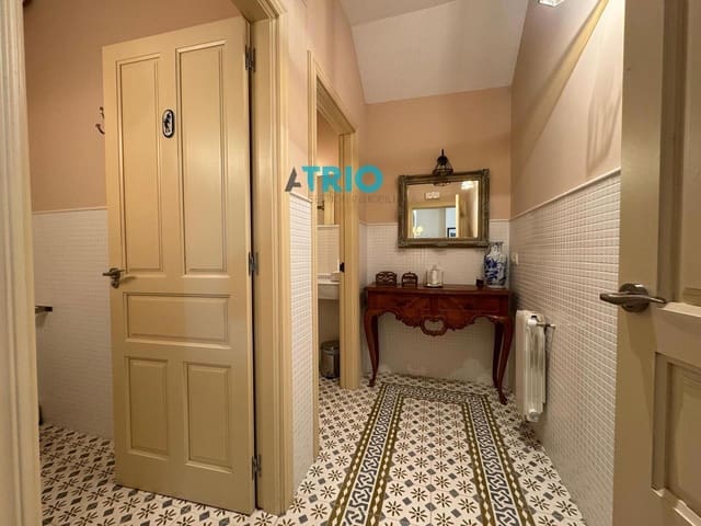 8 bedroom Villa for sale in Villanueva de Argaño with pool garage - € 650,000 (Ref: 8349713)