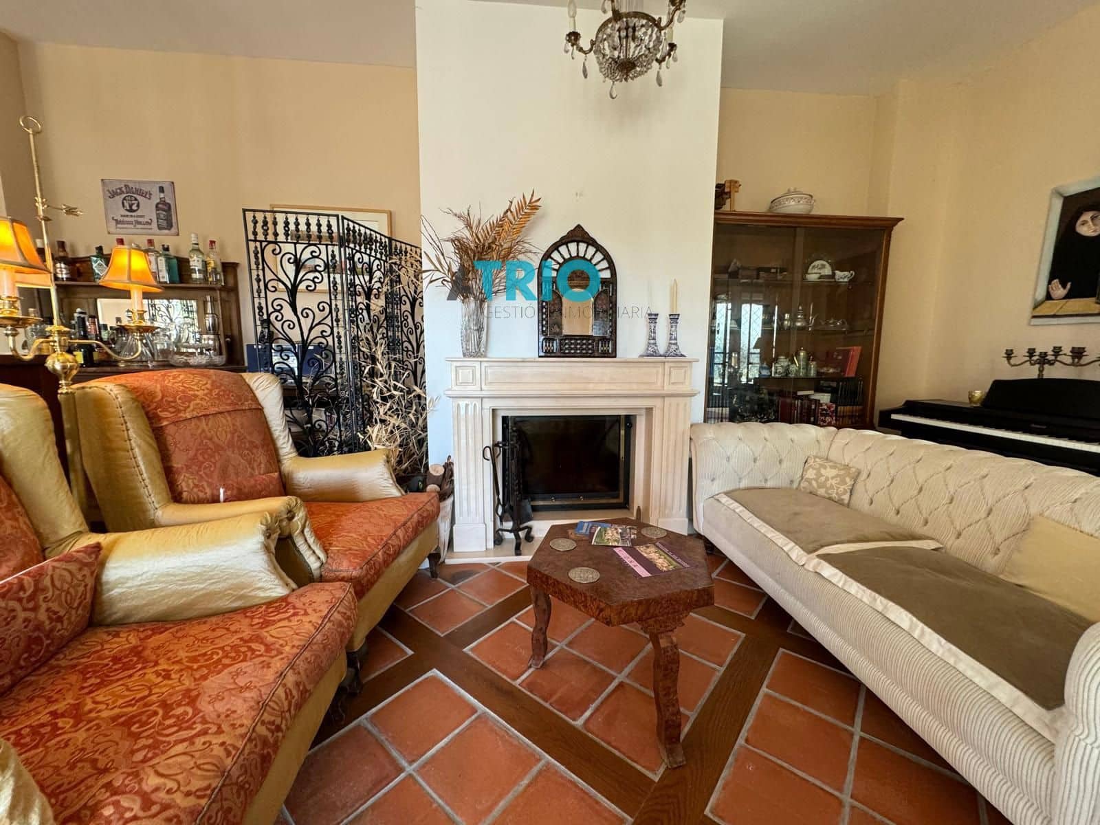 8 bedroom Villa for sale in Villanueva de Argano with pool garage - € 650,000 (Ref: 8349713)