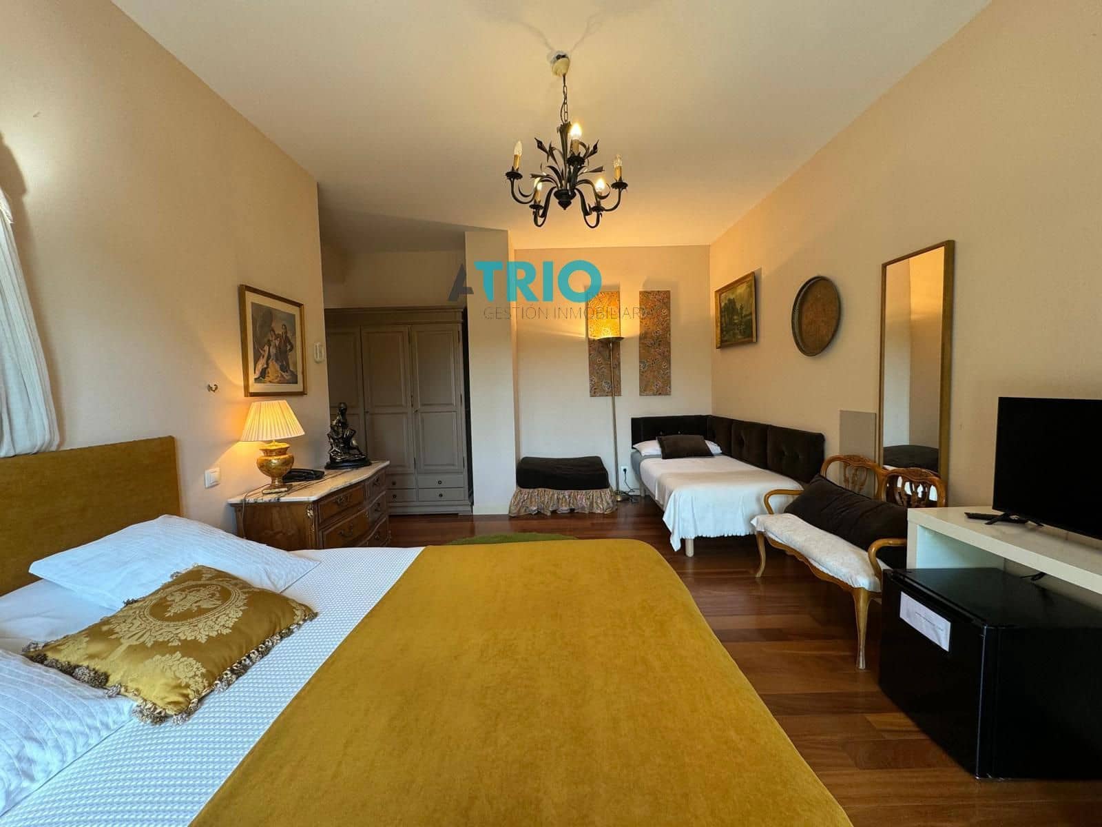 8 bedroom Villa for sale in Villanueva de Argano with pool garage - € 650,000 (Ref: 8349713)