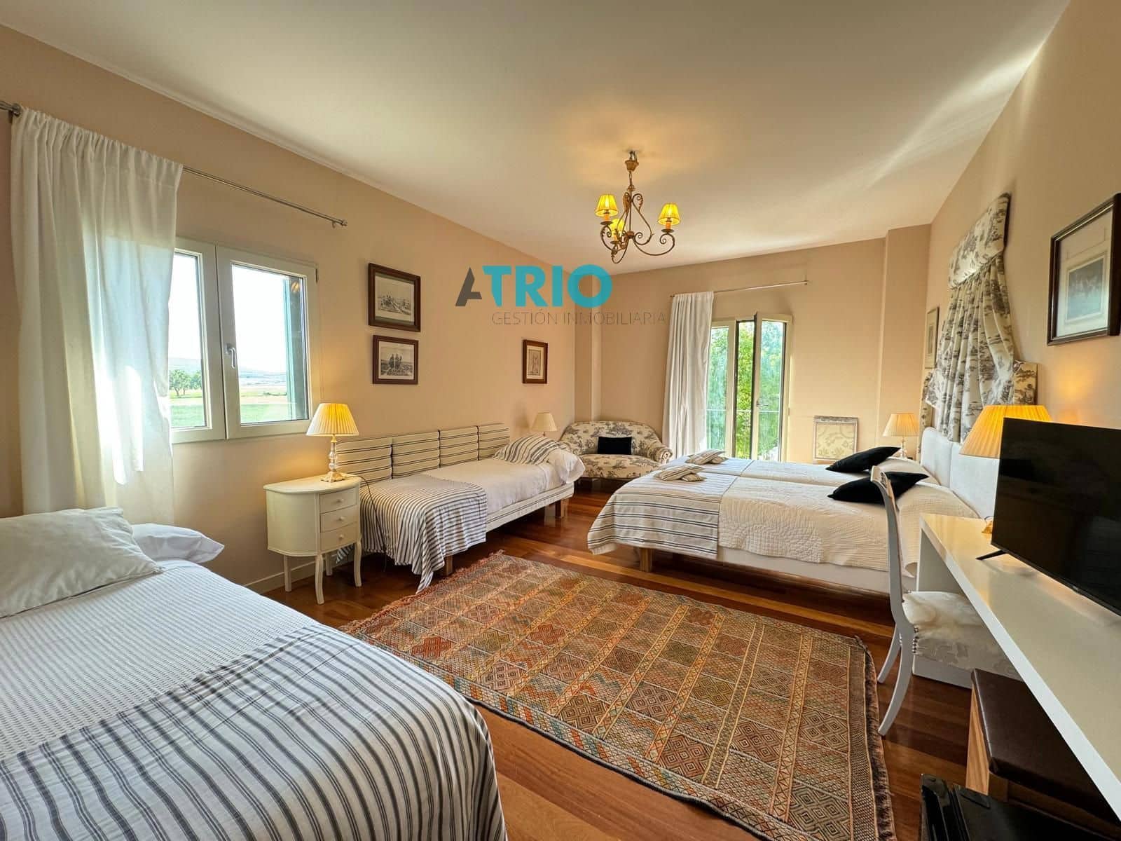 8 bedroom Villa for sale in Villanueva de Argano with pool garage - € 650,000 (Ref: 8349713)