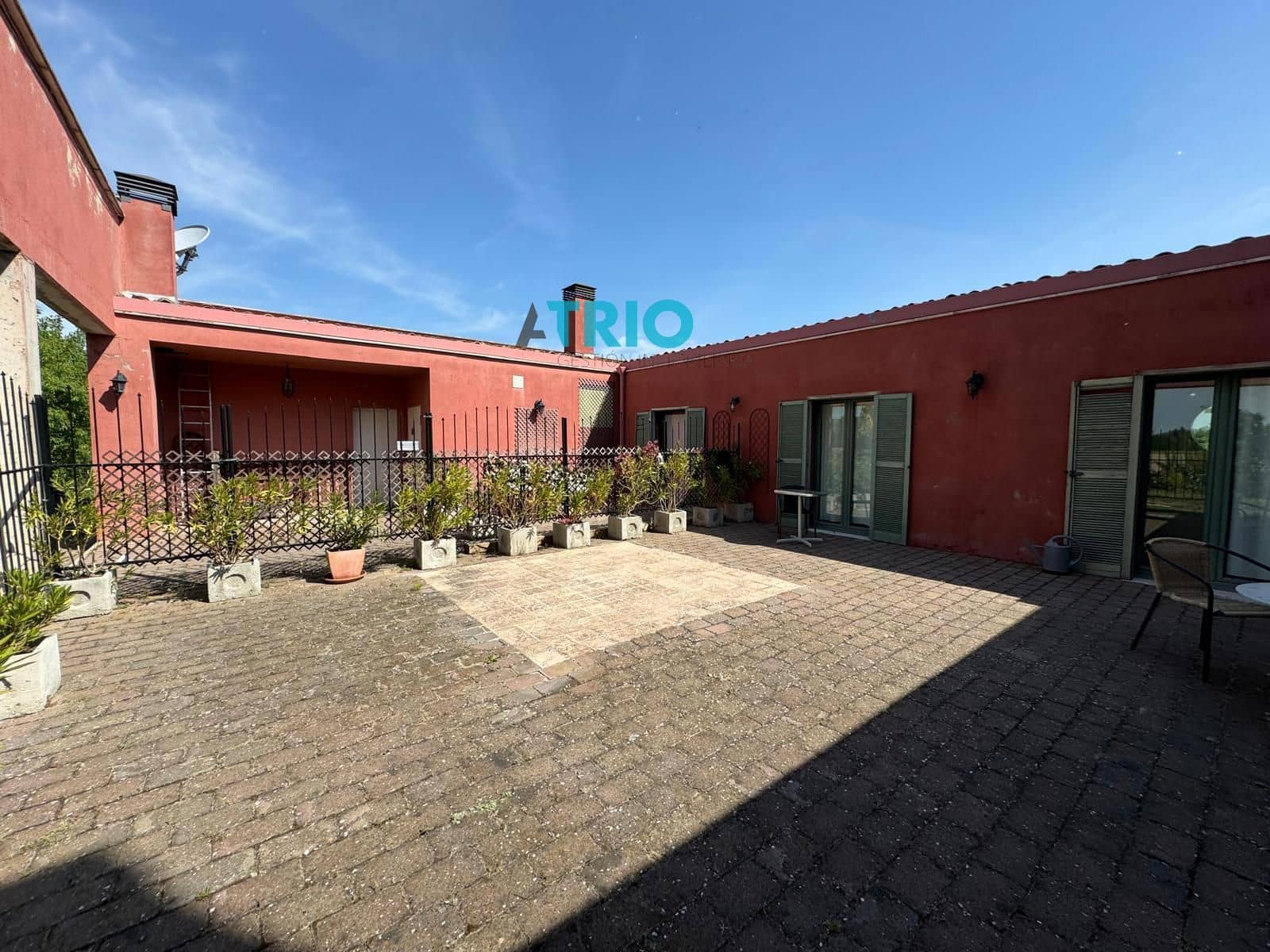 8 bedroom Villa for sale in Villanueva de Argano with pool garage - € 650,000 (Ref: 8349713)