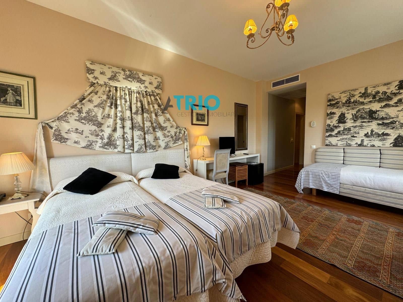 8 bedroom Villa for sale in Villanueva de Argano with pool garage - € 650,000 (Ref: 8349713)