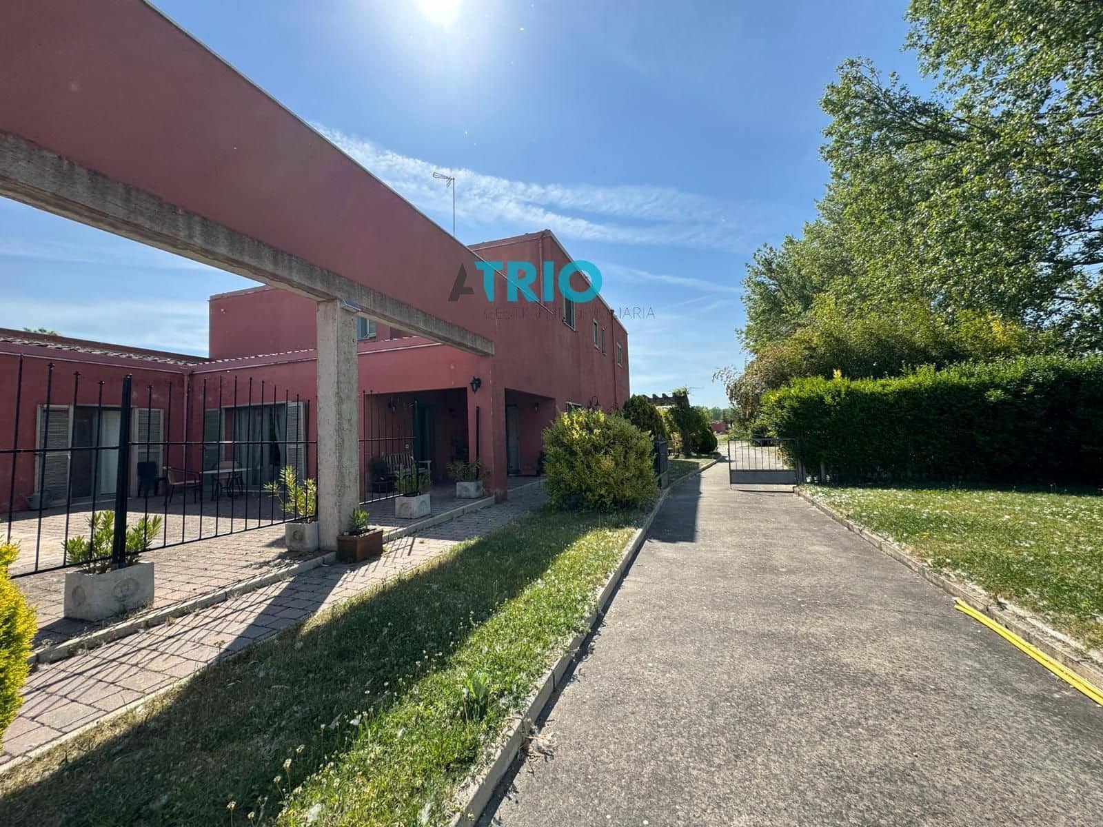 8 bedroom Villa for sale in Villanueva de Argano with pool garage - € 650,000 (Ref: 8349713)