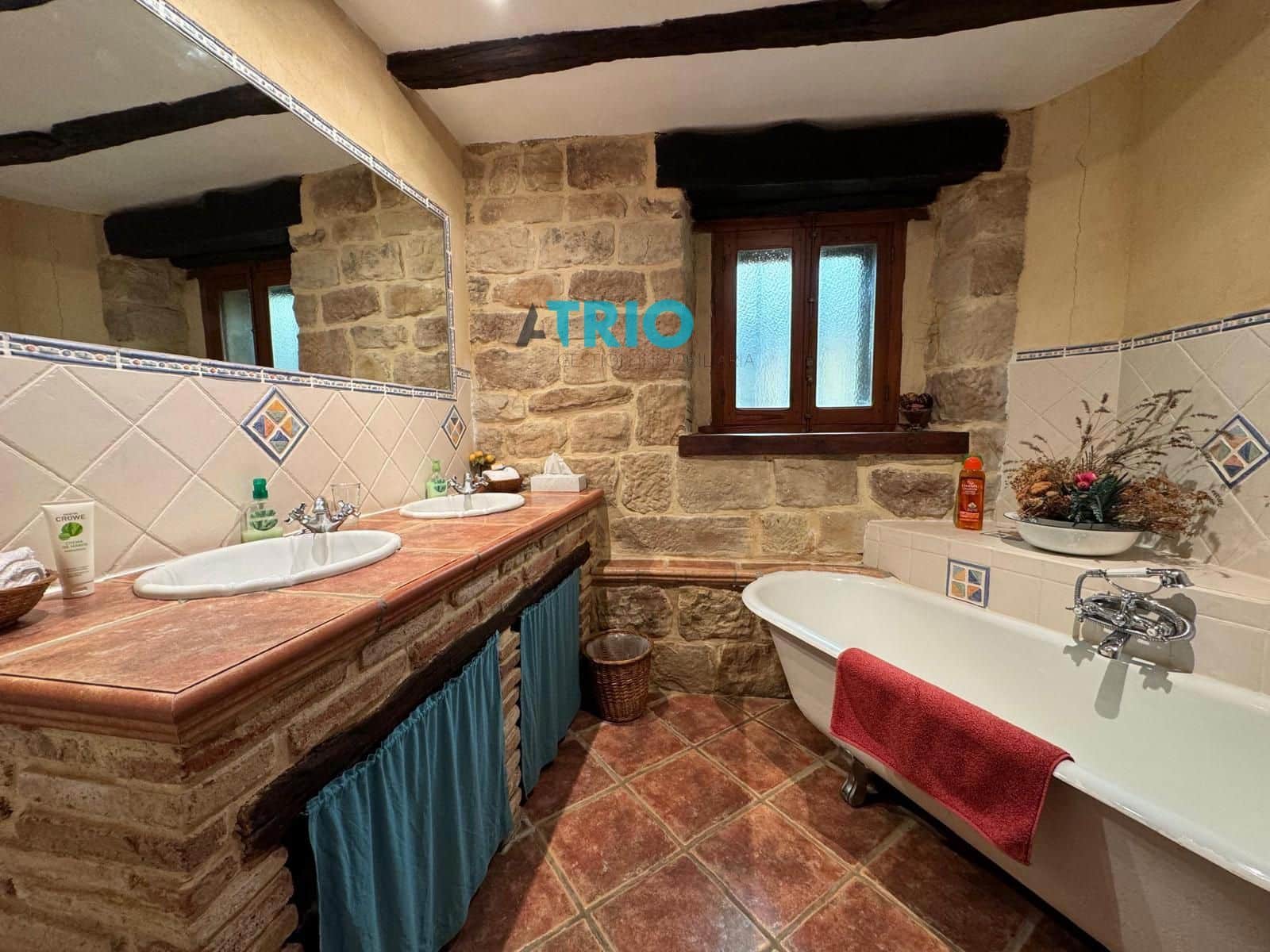 5 soveværelse Villa til salg i Aguilar de Campoo med garage - € 390.000 (Ref: 8371653)