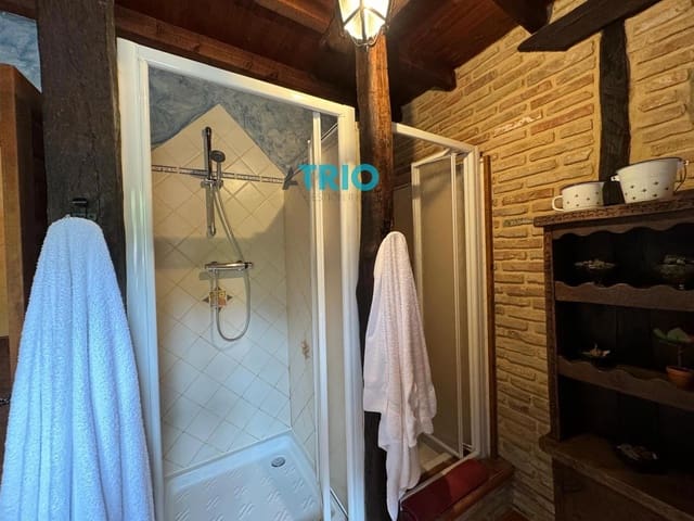 5 soveværelse Villa til salg i Aguilar de Campoo med garage - € 390.000 (Ref: 8371653)