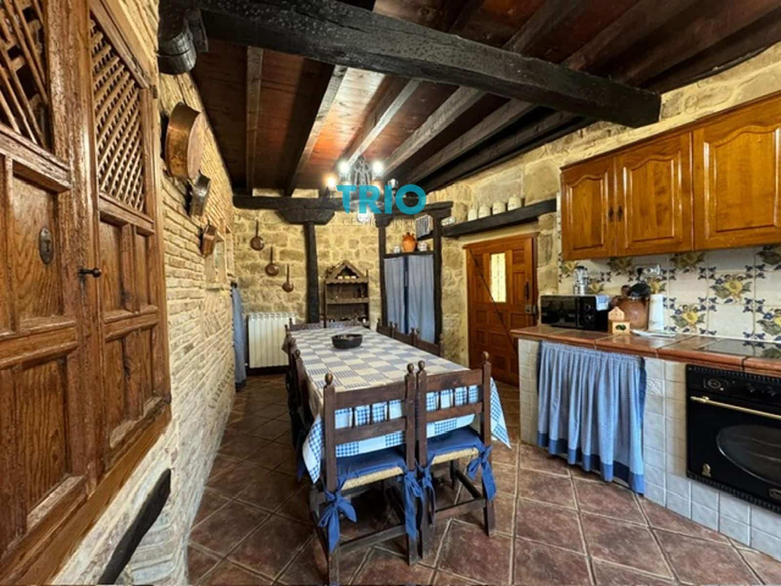 5 soveværelse Villa til salg i Aguilar de Campoo med garage - € 390.000 (Ref: 8371653)