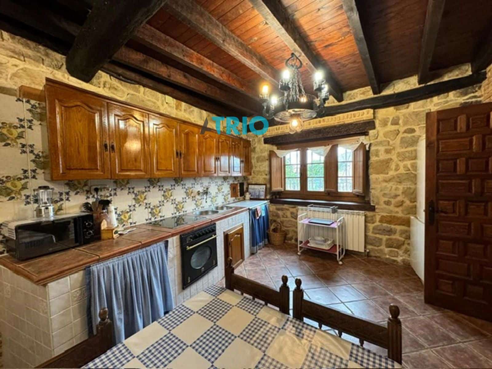 5 soveværelse Villa til salg i Aguilar de Campoo med garage - € 390.000 (Ref: 8371653)