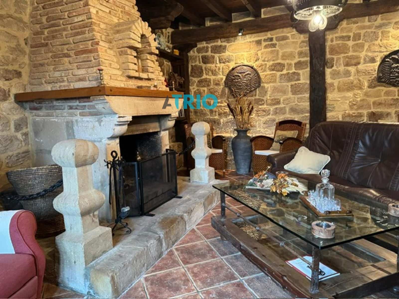 5 soveværelse Villa til salg i Aguilar de Campoo med garage - € 390.000 (Ref: 8371653)