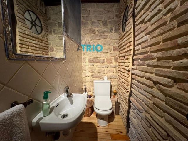 5 soveværelse Villa til salg i Aguilar de Campoo med garage - € 390.000 (Ref: 8371653)