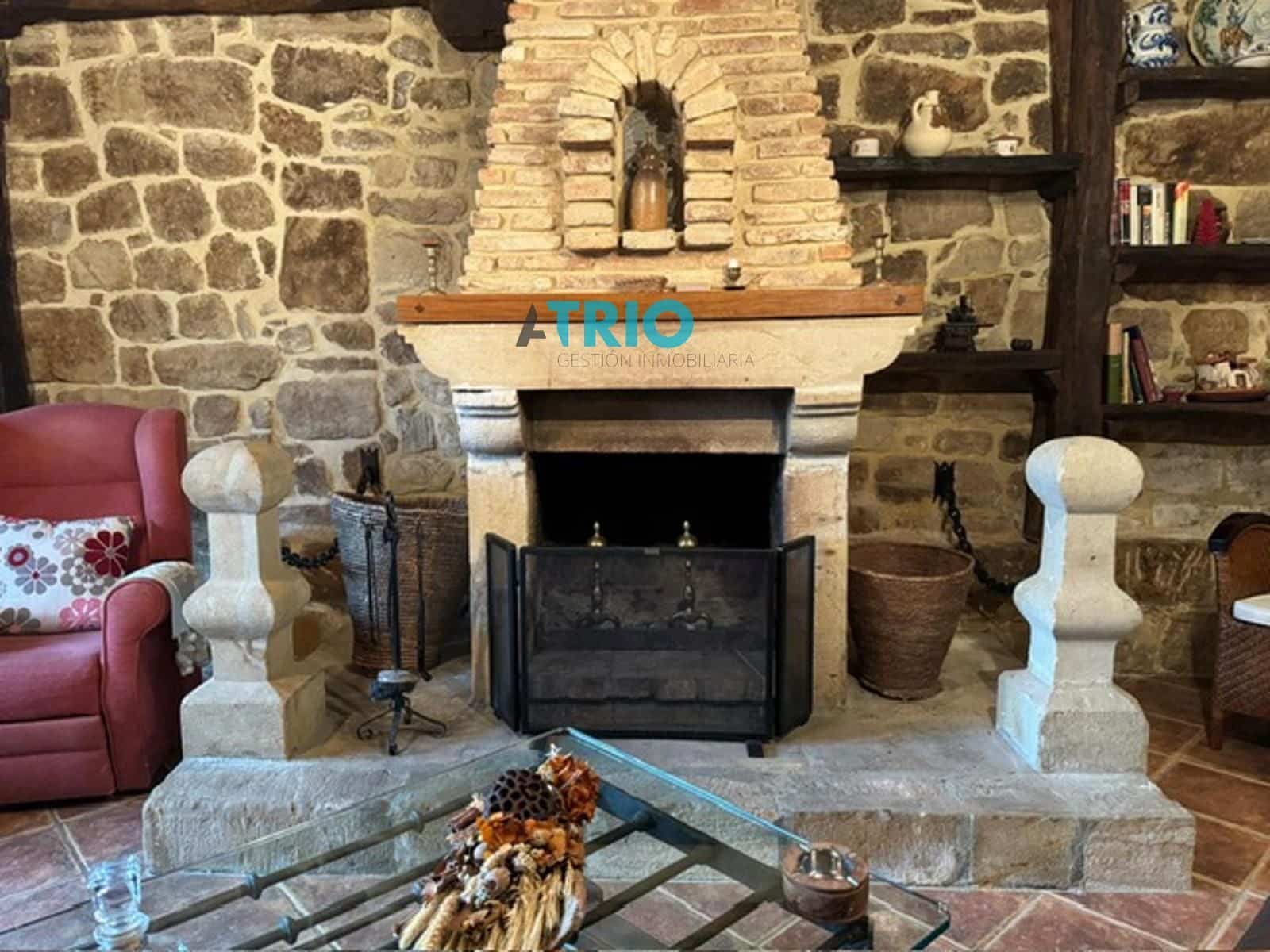 5 soveværelse Villa til salg i Aguilar de Campoo med garage - € 390.000 (Ref: 8371653)