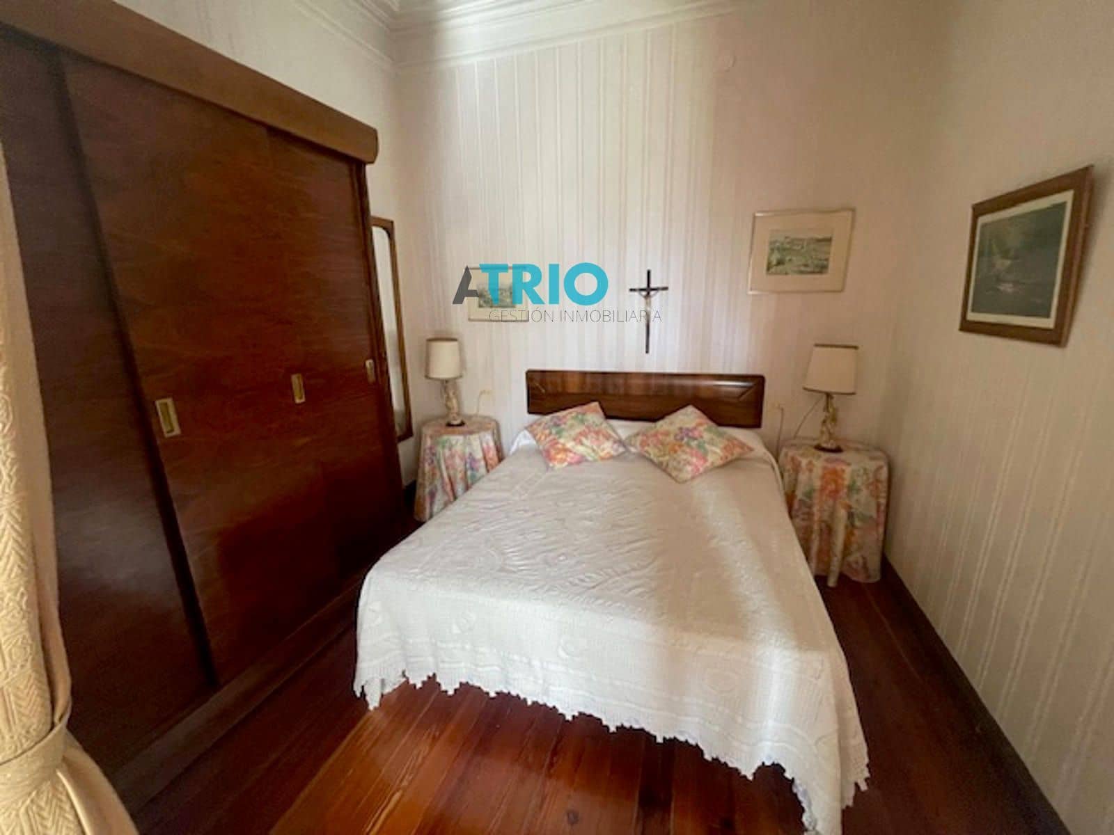4 quarto Apartamento para arrendar em Burgos cidade - 1 500 € (Ref: 8580419)