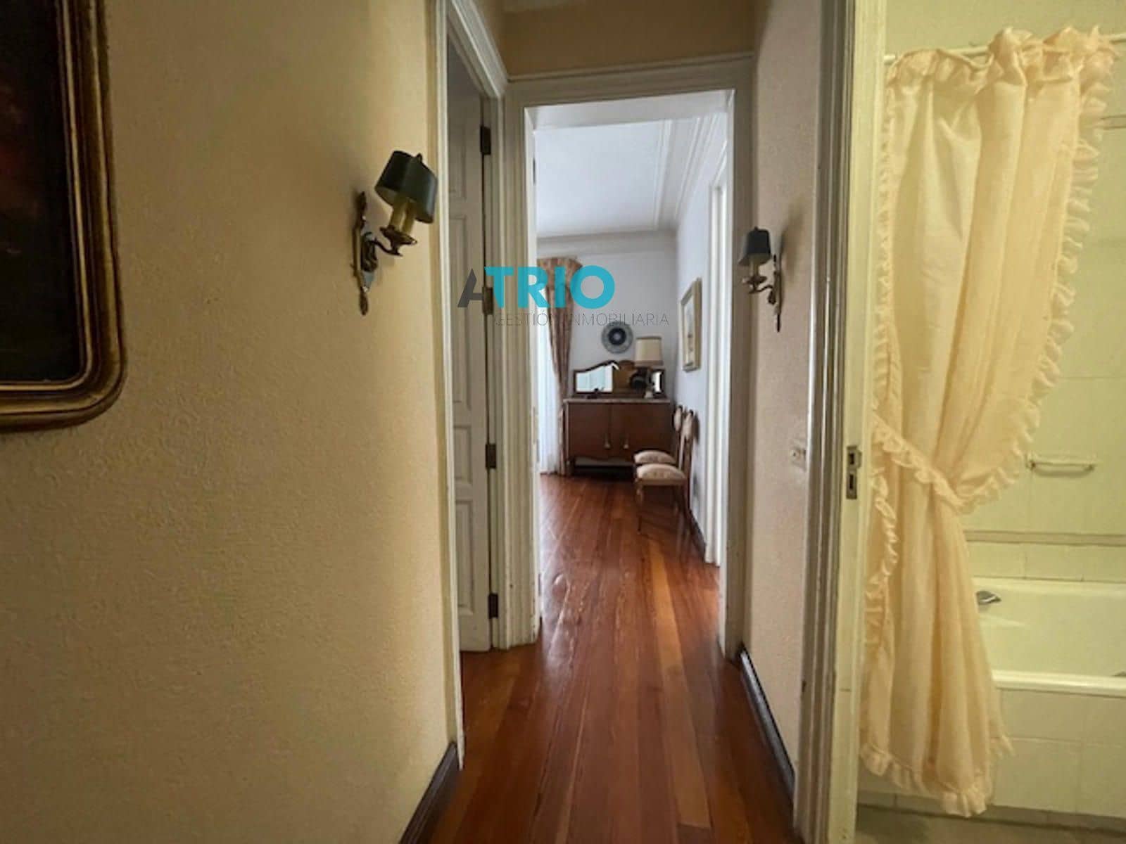 4 quarto Apartamento para arrendar em Burgos cidade - 1 500 € (Ref: 8580419)