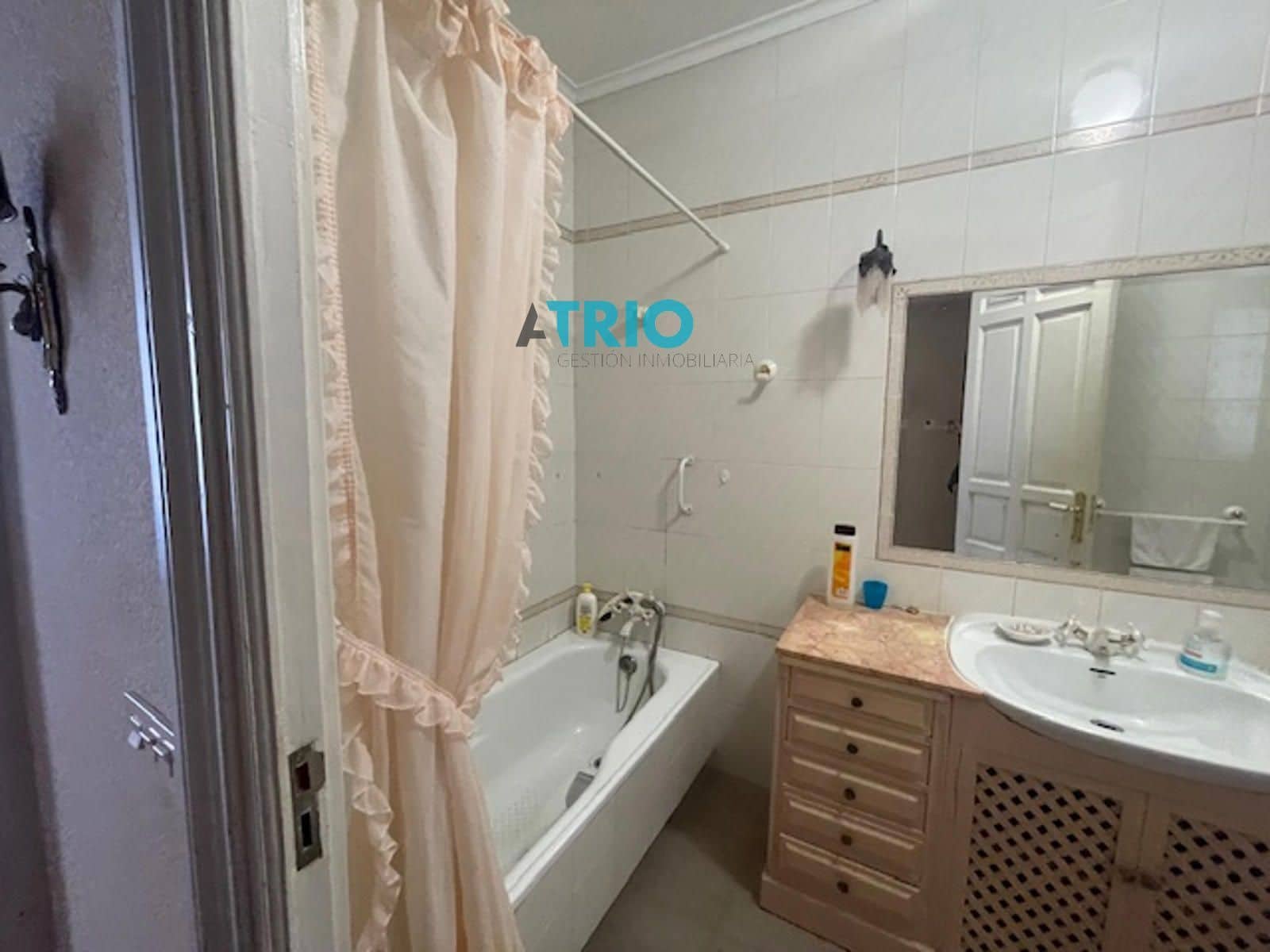 4 quarto Apartamento para arrendar em Burgos cidade - 1 500 € (Ref: 8580419)