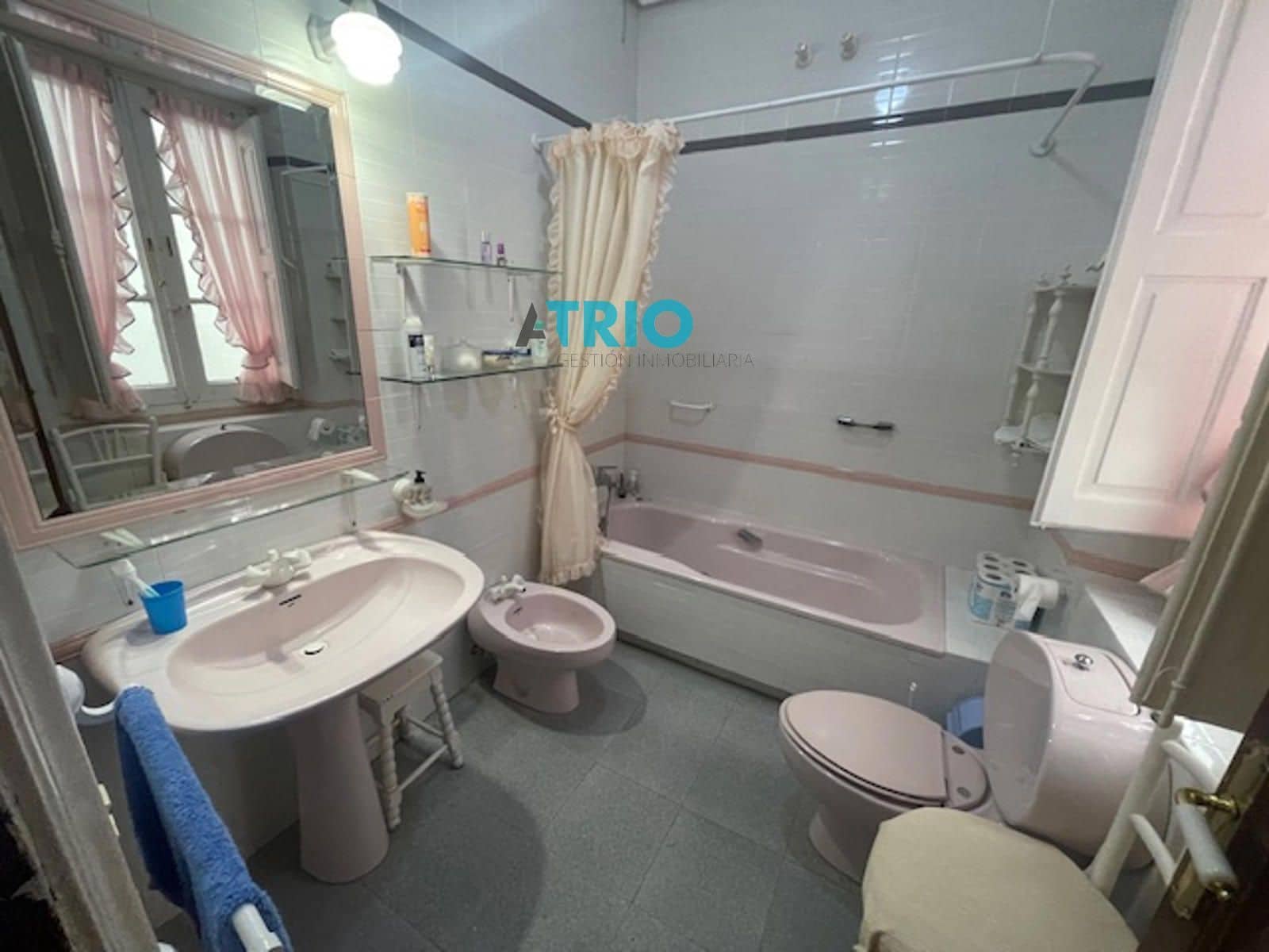 4 quarto Apartamento para arrendar em Burgos cidade - 1 500 € (Ref: 8580419)