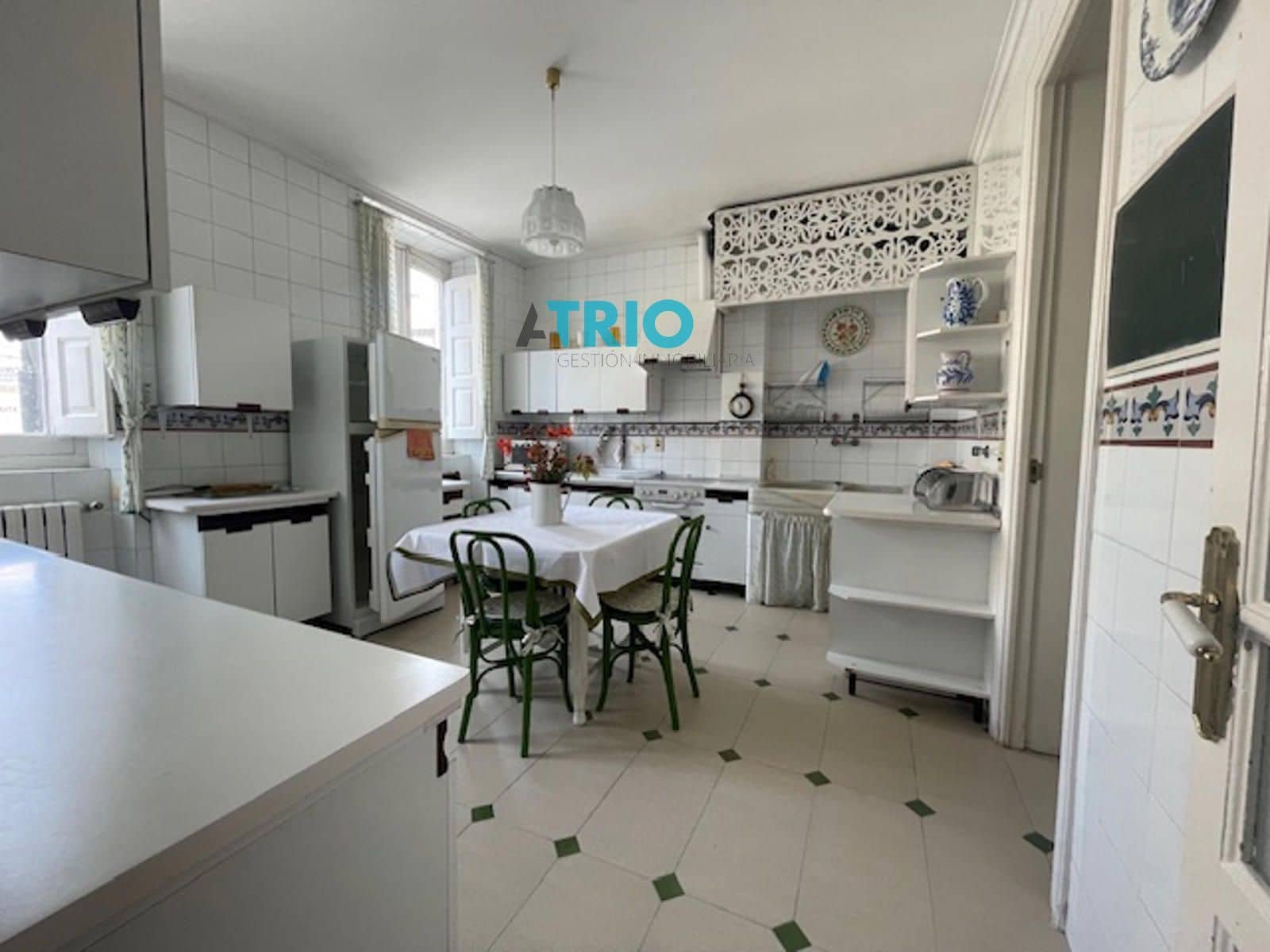 4 quarto Apartamento para arrendar em Burgos cidade - 1 500 € (Ref: 8580419)