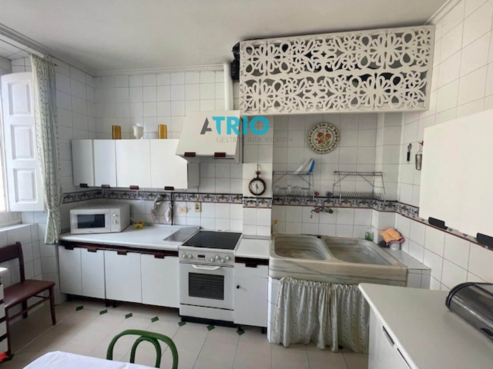 4 quarto Apartamento para arrendar em Burgos cidade - 1 500 € (Ref: 8580419)