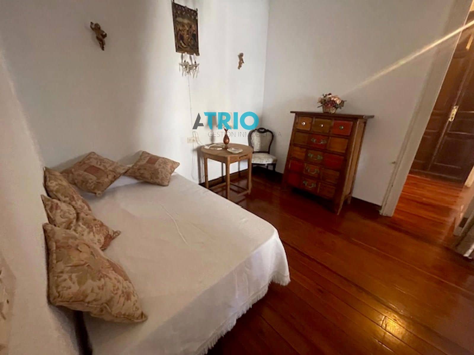 4 quarto Apartamento para arrendar em Burgos cidade - 1 500 € (Ref: 8580419)