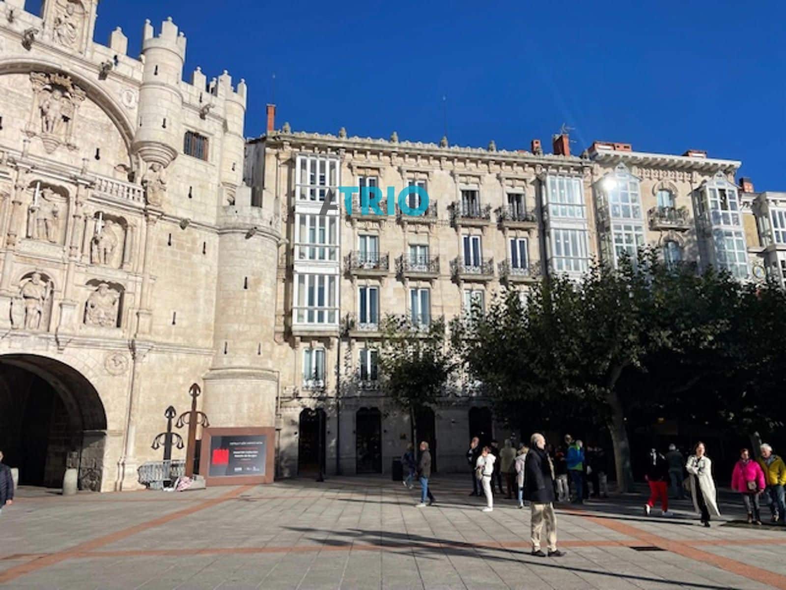4 quarto Apartamento para arrendar em Burgos cidade - 1 500 € (Ref: 8580419)