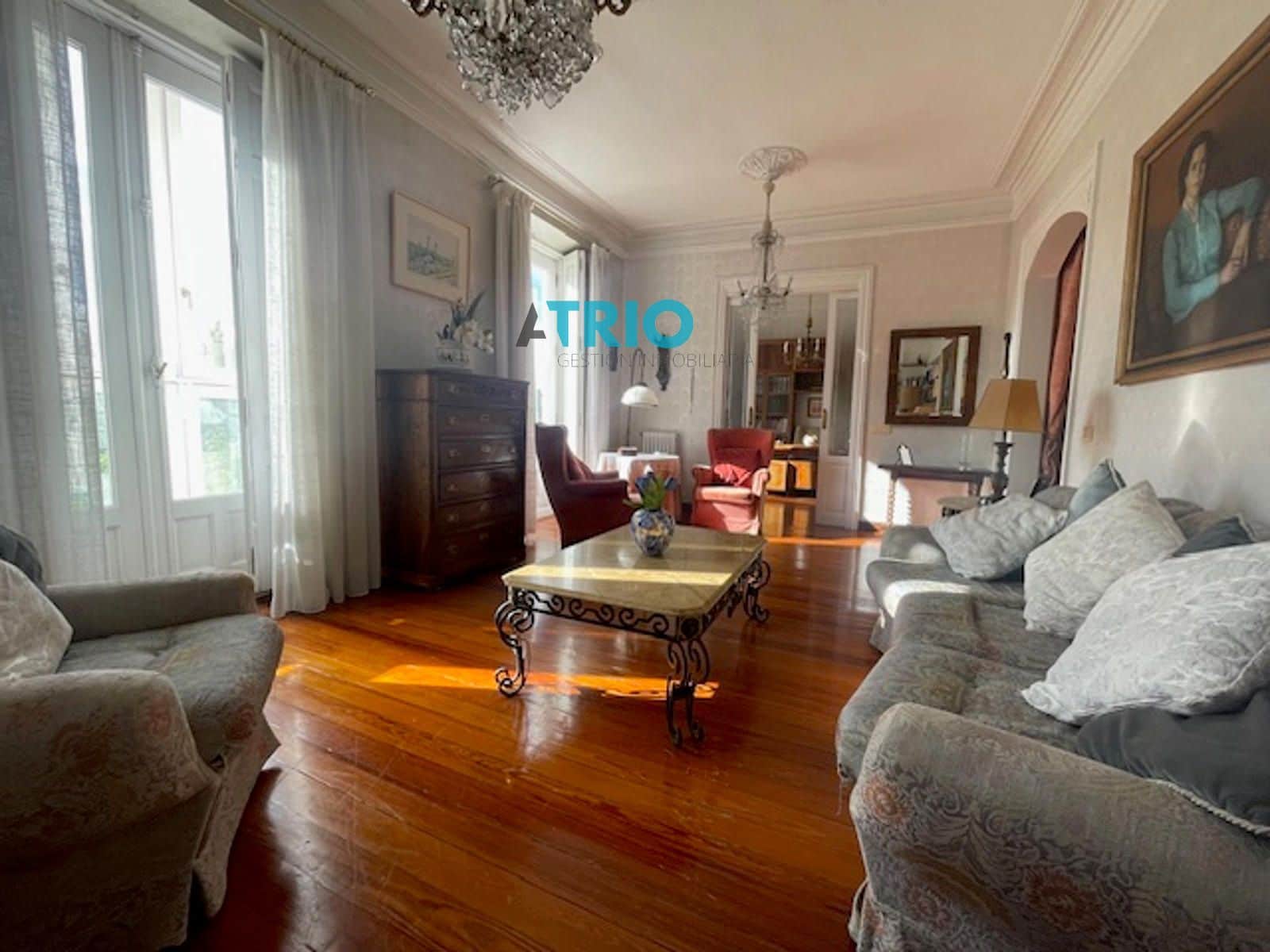 4 quarto Apartamento para arrendar em Burgos cidade - 1 500 € (Ref: 8580419)