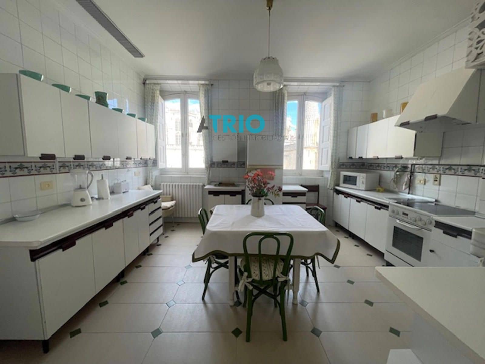 4 quarto Apartamento para arrendar em Burgos cidade - 1 500 € (Ref: 8580419)