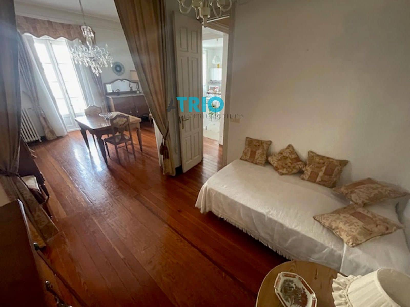4 quarto Apartamento para arrendar em Burgos cidade - 1 500 € (Ref: 8580419)